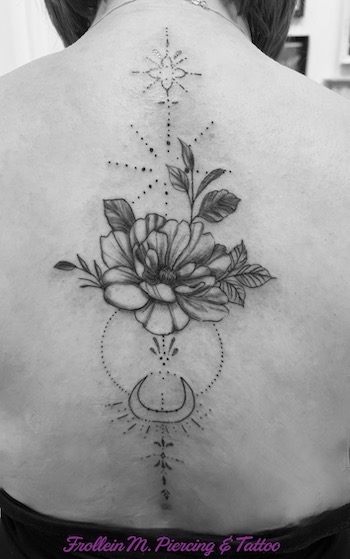 Blume, Geometrik, Ornament Tattoo, Frollein M.Piercing & Tattoo Hamburg