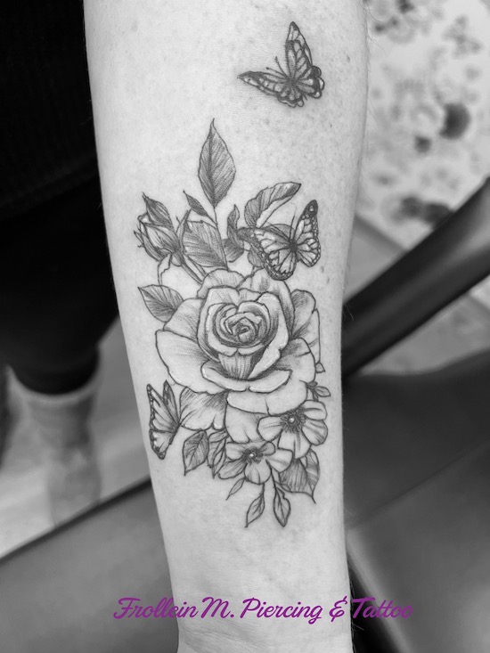 Rose, Blumen, Schmetterlinge Tattoo